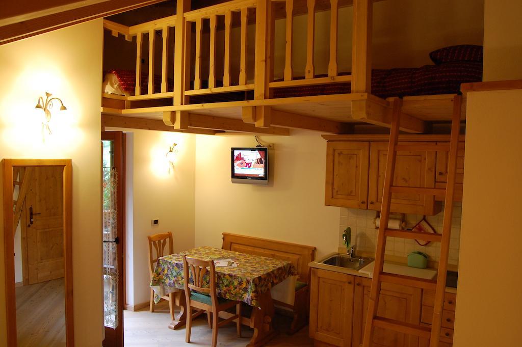 Appartement Casa Elena à Rabbi Chambre photo