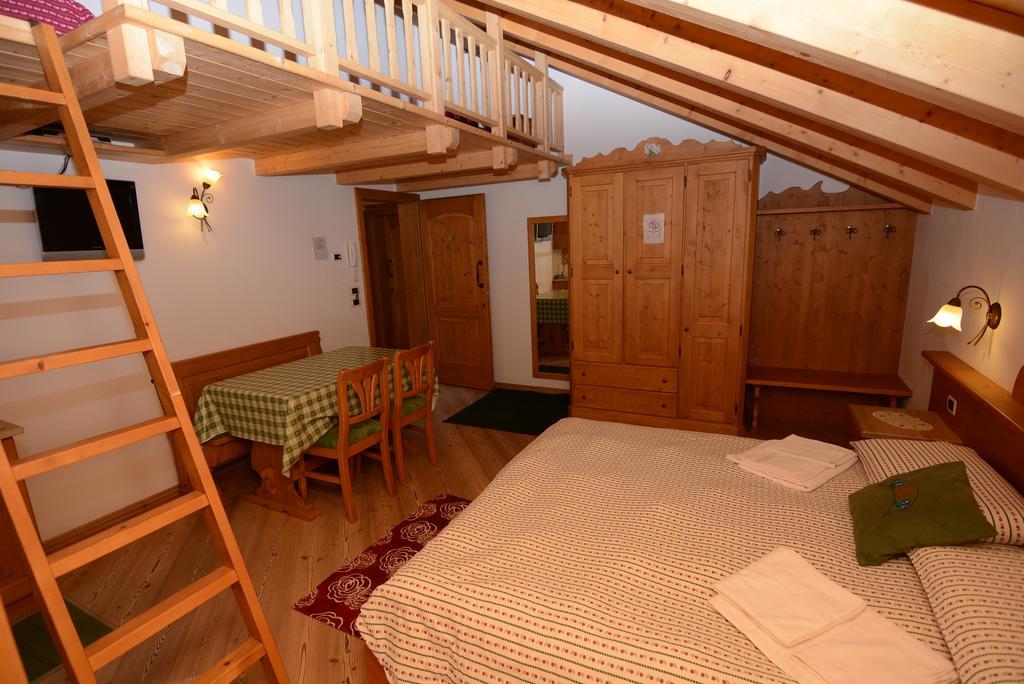 Appartement Casa Elena à Rabbi Chambre photo