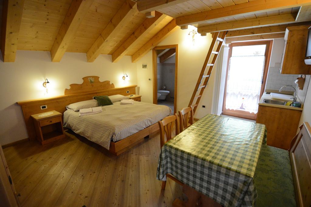 Appartement Casa Elena à Rabbi Extérieur photo